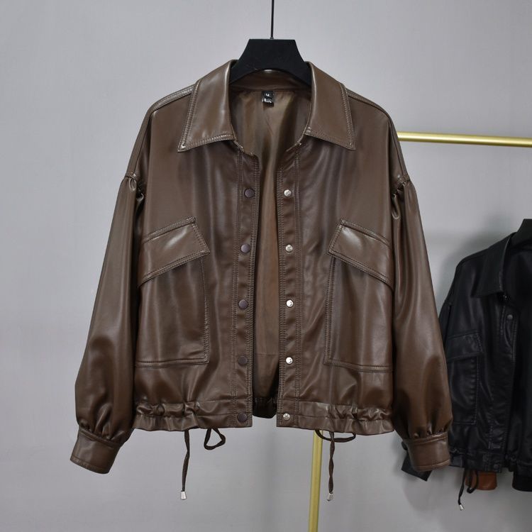 Giacca in  pelle bomber crop: Stile Ribelle per ogni occasione