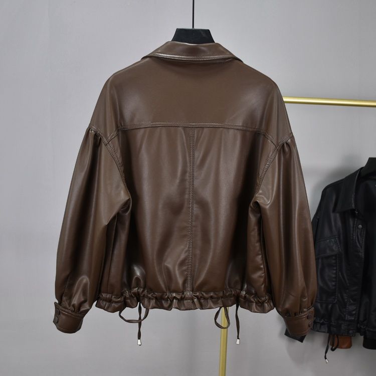 Giacca in  pelle bomber crop: Stile Ribelle per ogni occasione