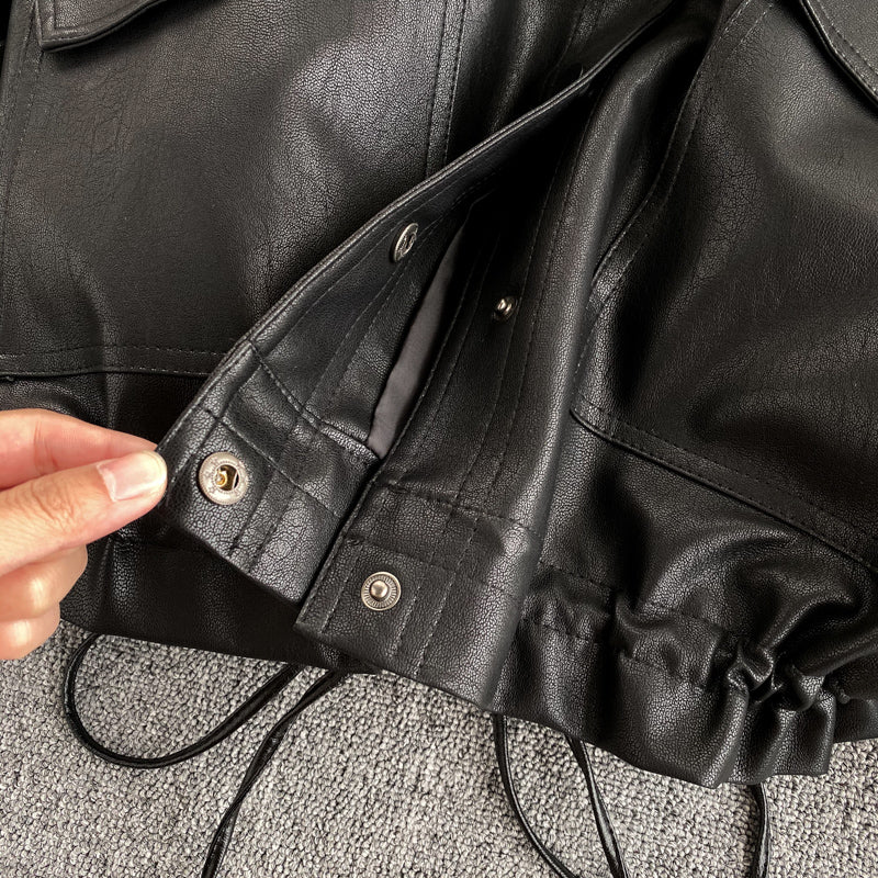 Giacca in  pelle bomber crop: Stile Ribelle per ogni occasione